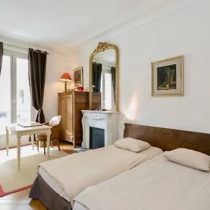  Séjour chez l'habitant Charming Bedroom France